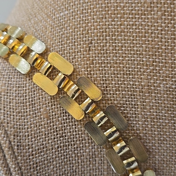 Vintage Unsigned Gold-tone Metallic Choker - Picture 7 of 10